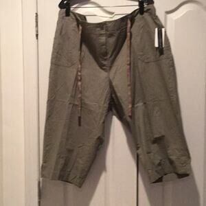 Khaki green Capri pants w/drawstring NWT